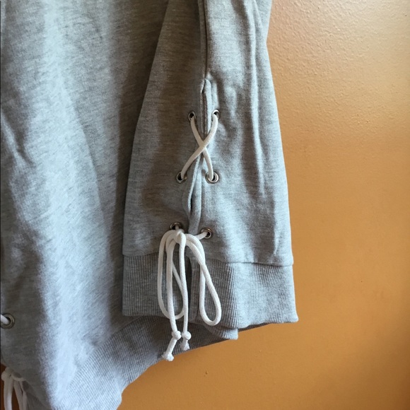 NEW, H&M Ladies Sm, Light Sweatshirt - Picture 2 of 6